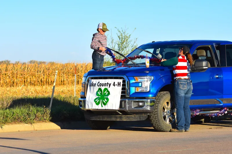 Friday Nights, County Fairs, and Church Pews: The Small-Town Outfit Posts We Can't Stop Scrolling